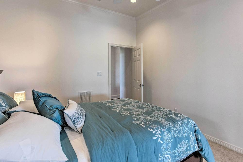 Chic Ranch Villa < 5 Mi to Lake Ray Roberts!