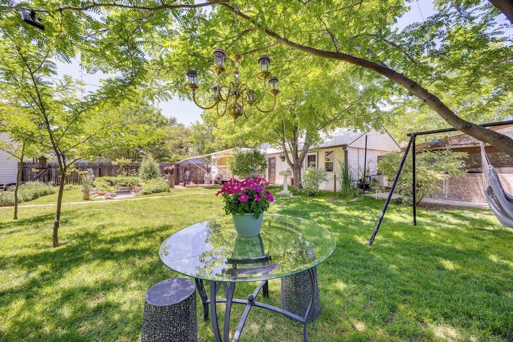 Las Animas Studio w/ Lush Backyard Paradise!