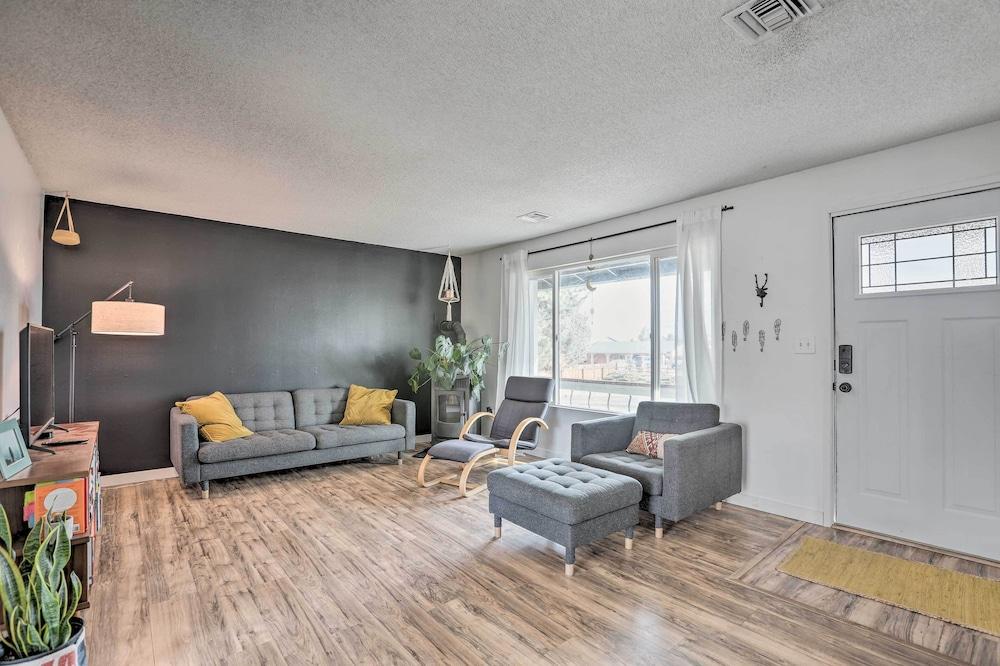 Relaxing Redmond Retreat: Golf, Hike & Ski!