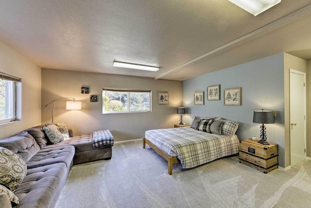 Riverfront Crescent City Home, 8 Mi to Beach!