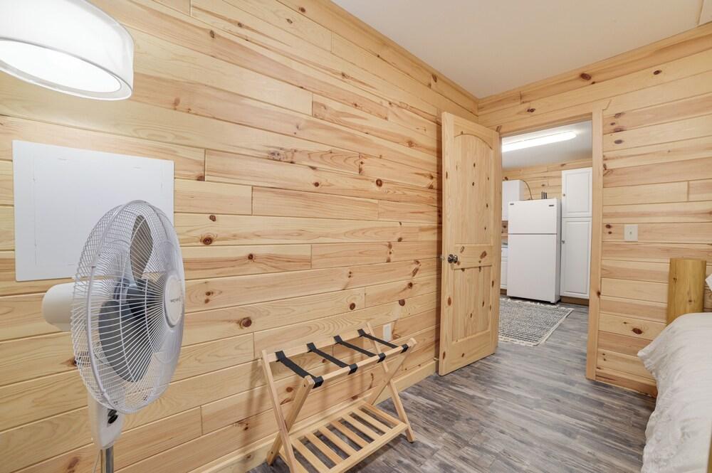 Scenic 'evan's Hideaway' Steps to Lake Huron!