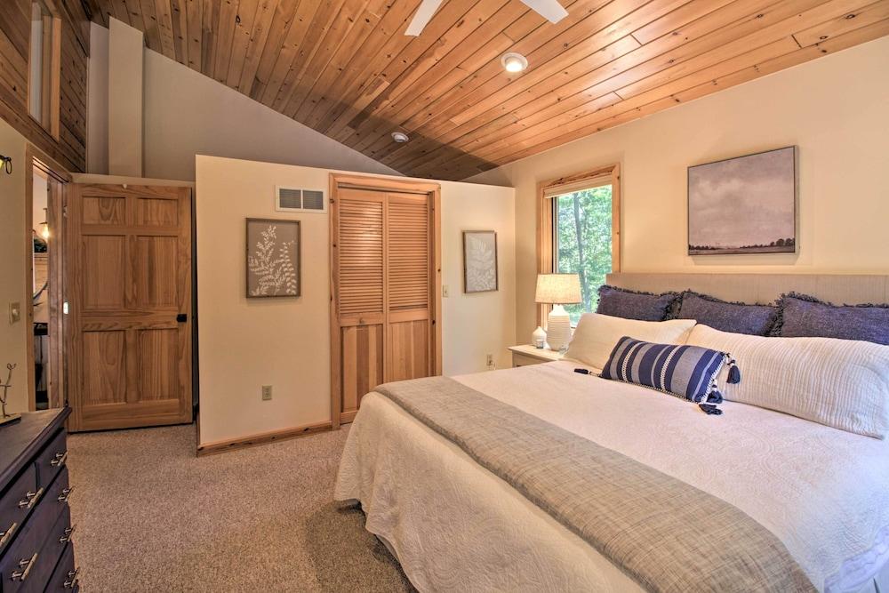 Spacious Cabin on Cross Lake: Treehouse & Sauna!