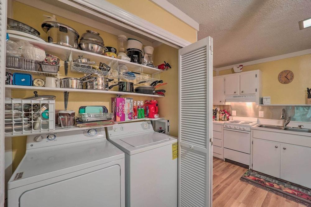 Ski Resort Cabin w/ Deck in Beech Mountain!