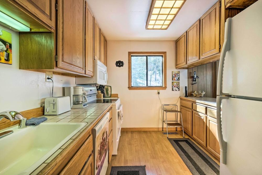 Near Hiking & Skiing: Bear Valley Cabin!