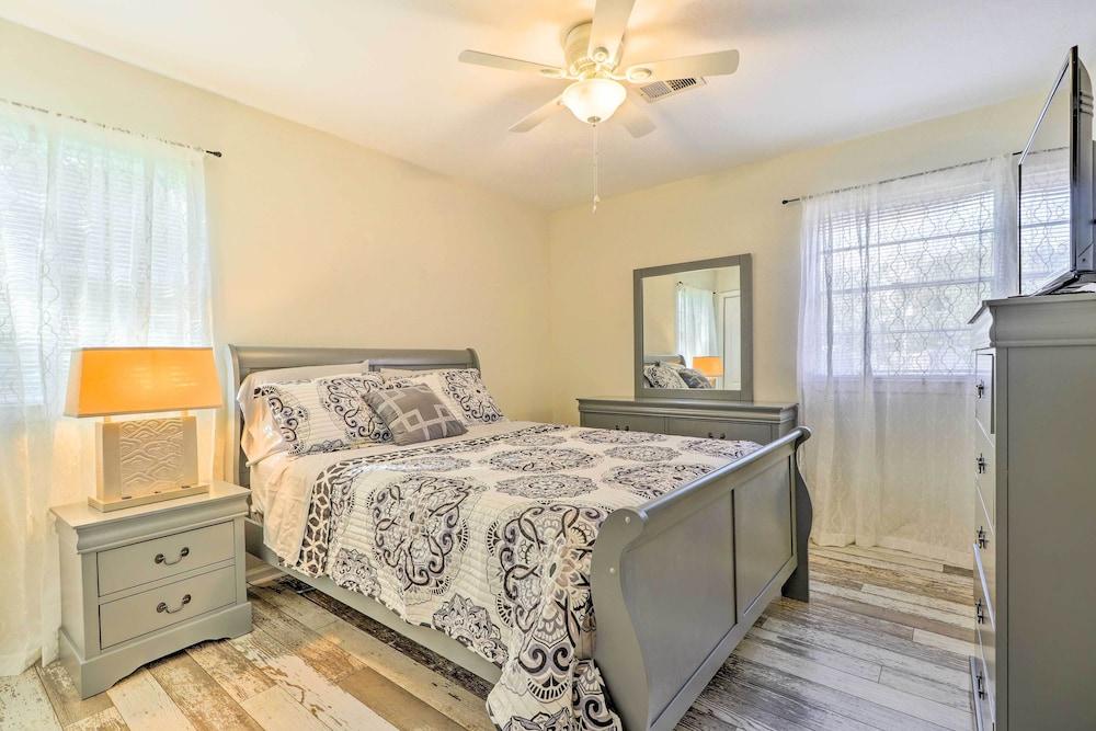 Long Beach Hideaway: Walk to Beach, Shops & Bars!