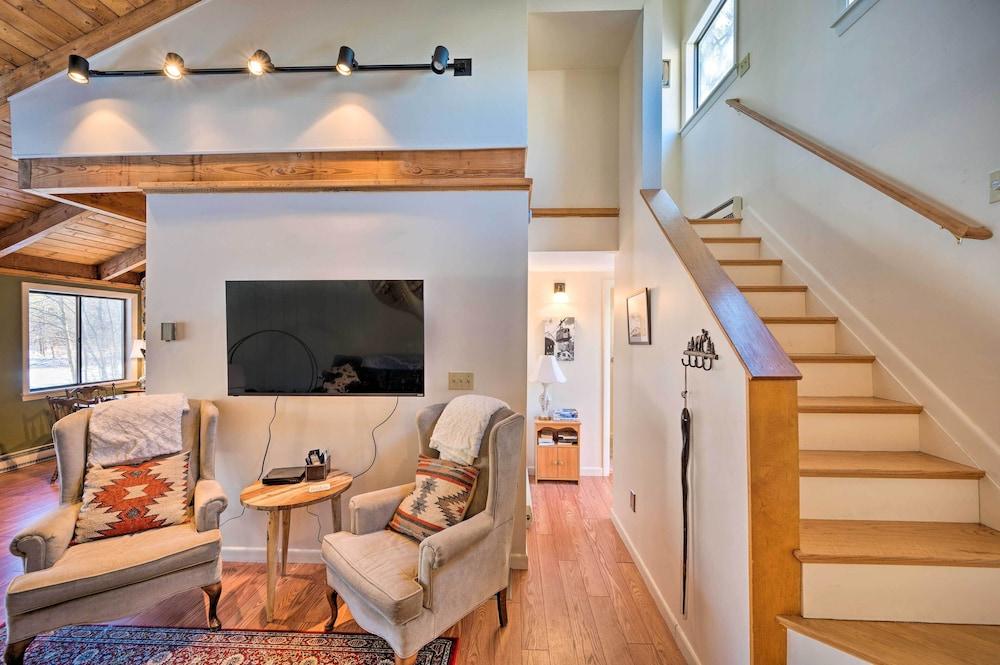 Unique Thornton Townhome: Swim, Ski, & Hike!