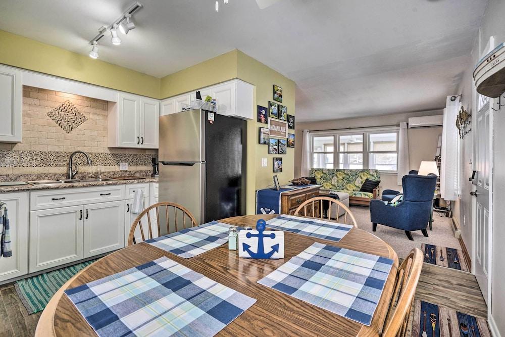 Waterfront Lakeview Cottage w/ Dock & Lift!