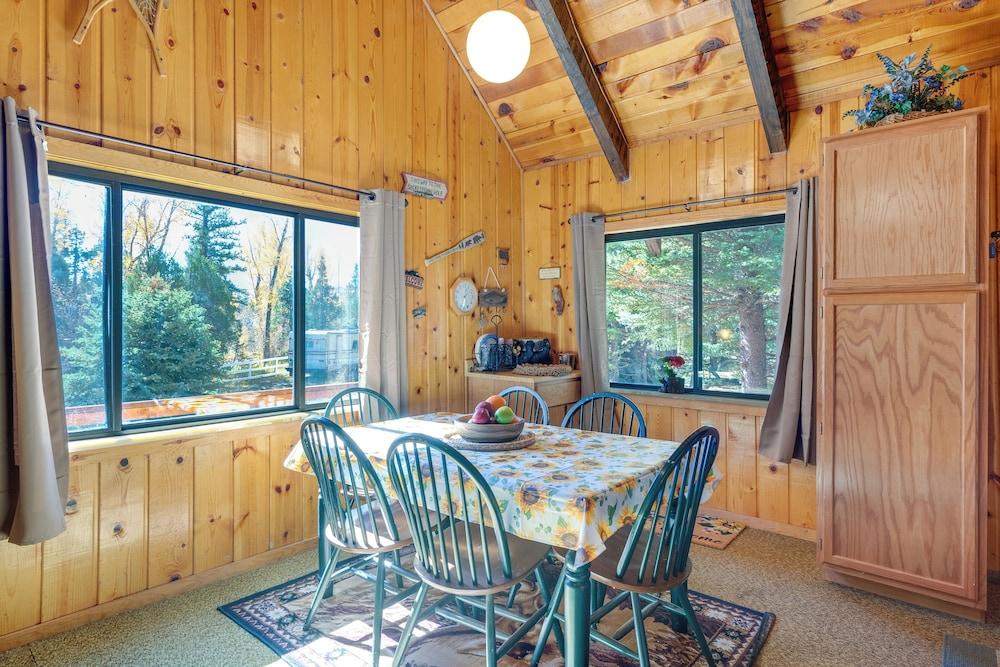 Sun-lit Orangeville Cabin w/ River Access!