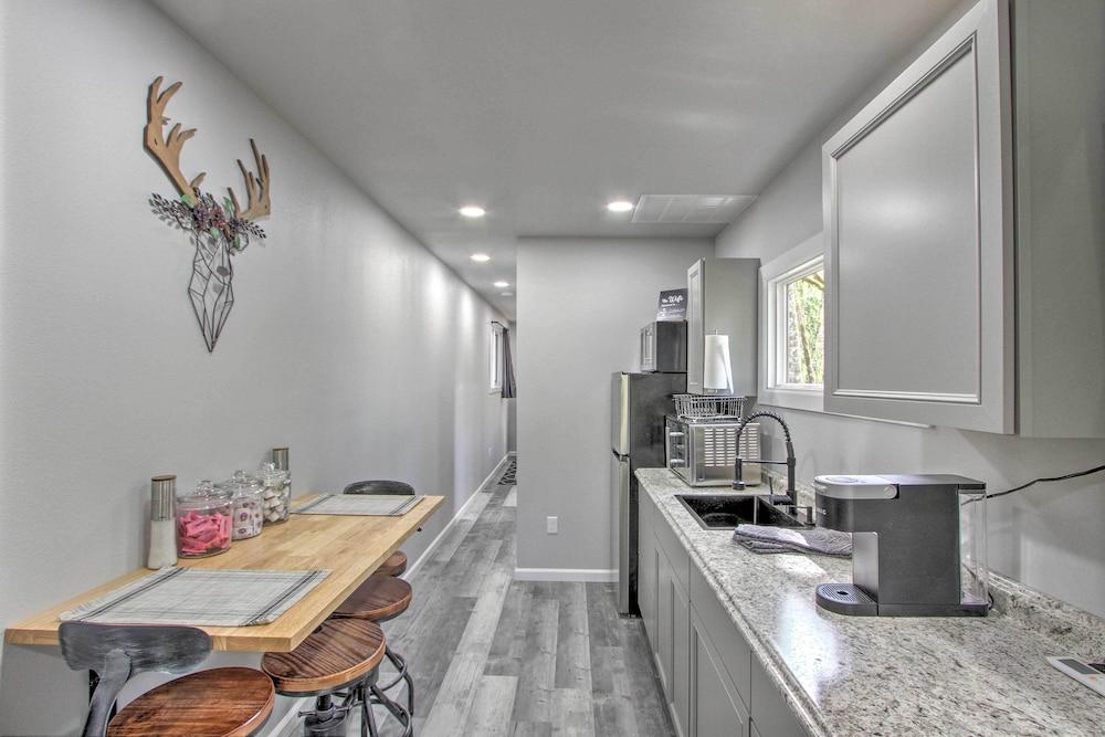 Unique Container Studio w/ Deck & Fire Pit!