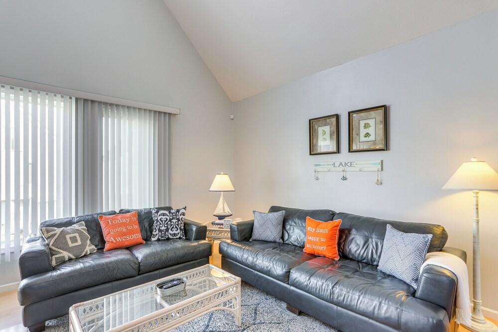 Family-friendly Port Clinton Home w/ Private Deck