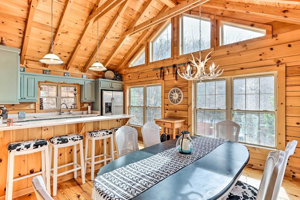 Deck & Game Room: Blue Ridge Mountain Cabin!