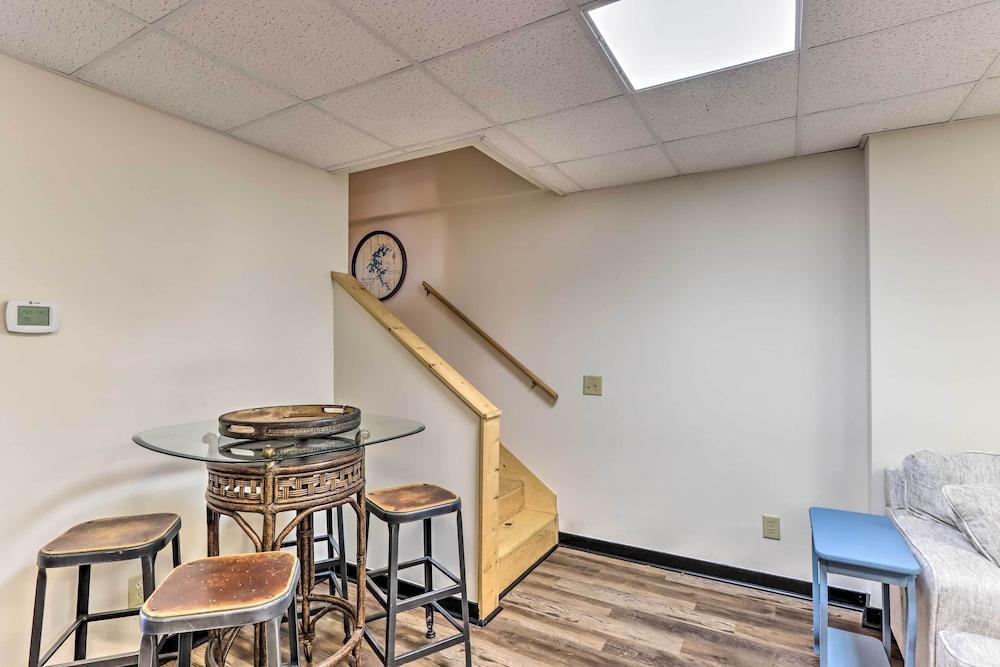 Deck & Game Room: Blue Ridge Mountain Cabin!