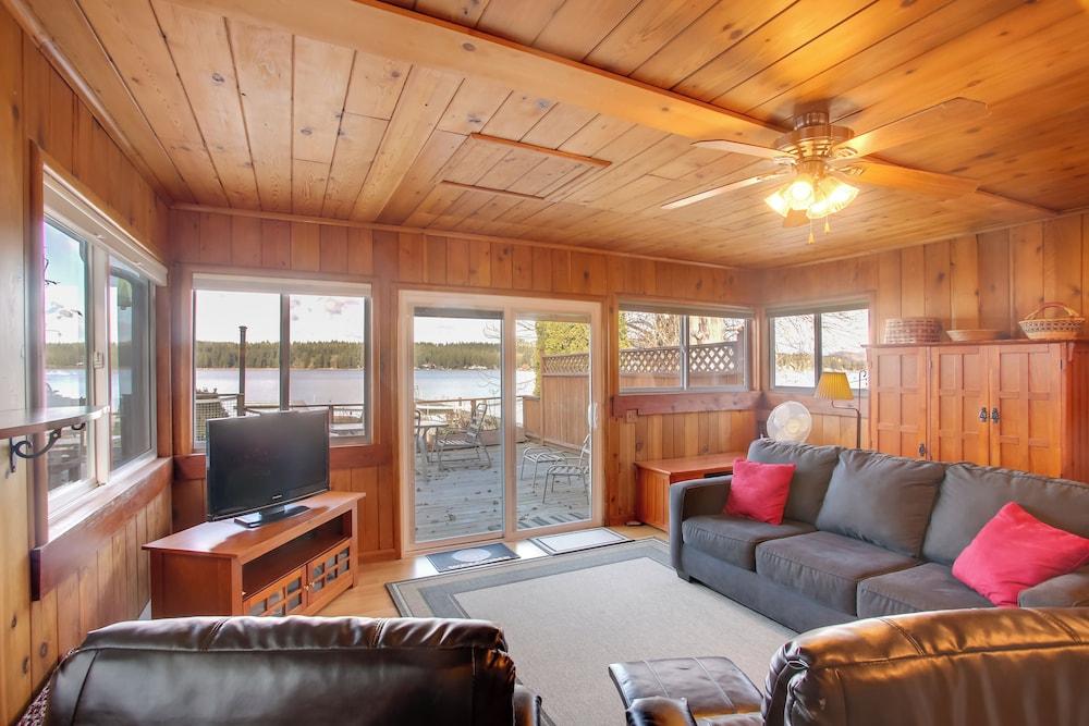 Charming Lakefront Cabin w/ Deck & Fire Pit!