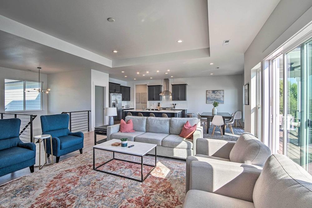 Picturesque Moses Lake House w/ Boating Dock