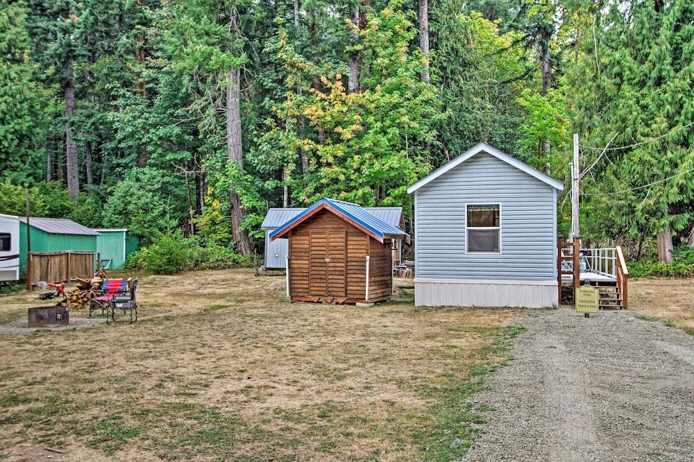 Woodsy Packwood Haven w/ Golf Course Access!