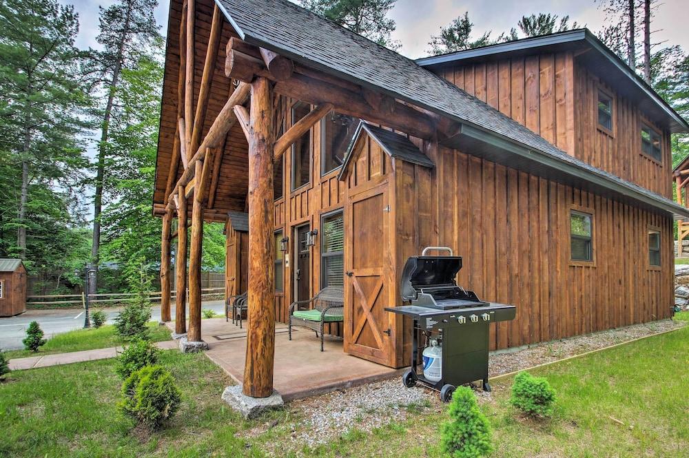 Timber Home: Walk to Slopes & N Conway Shops!