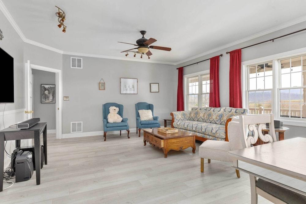 Stunning Former Winery w/ Pool & Mtn Views!