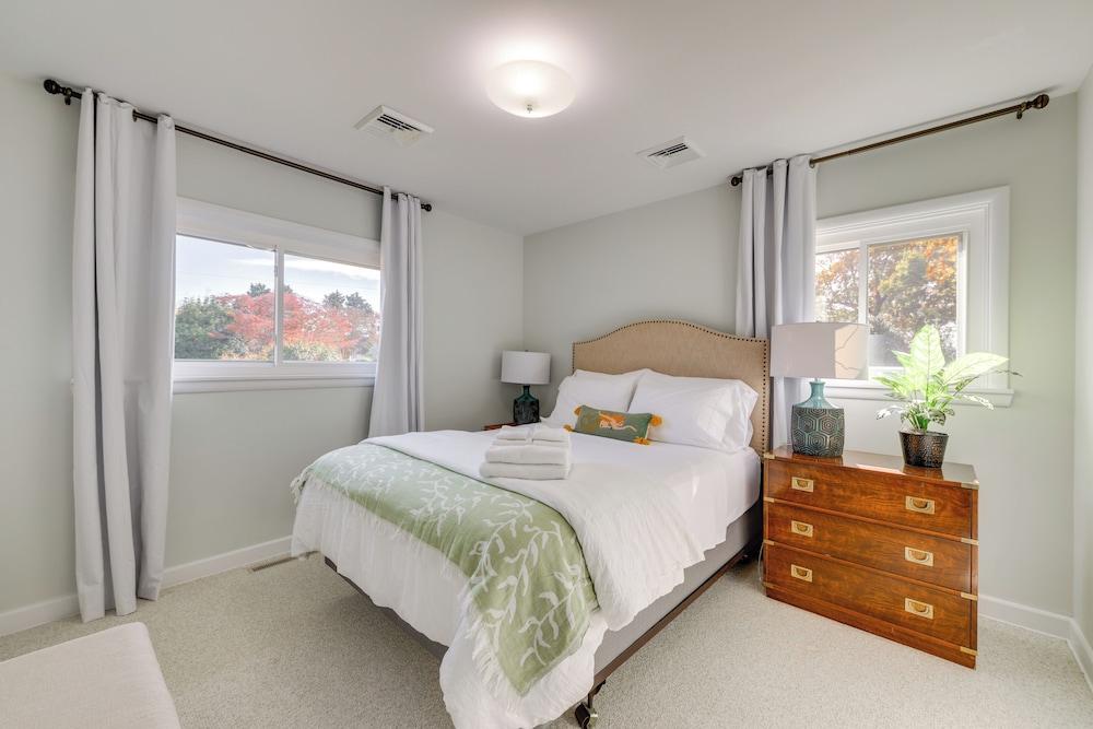 Waterfront Lancaster House w/ Grill & Dock Access!