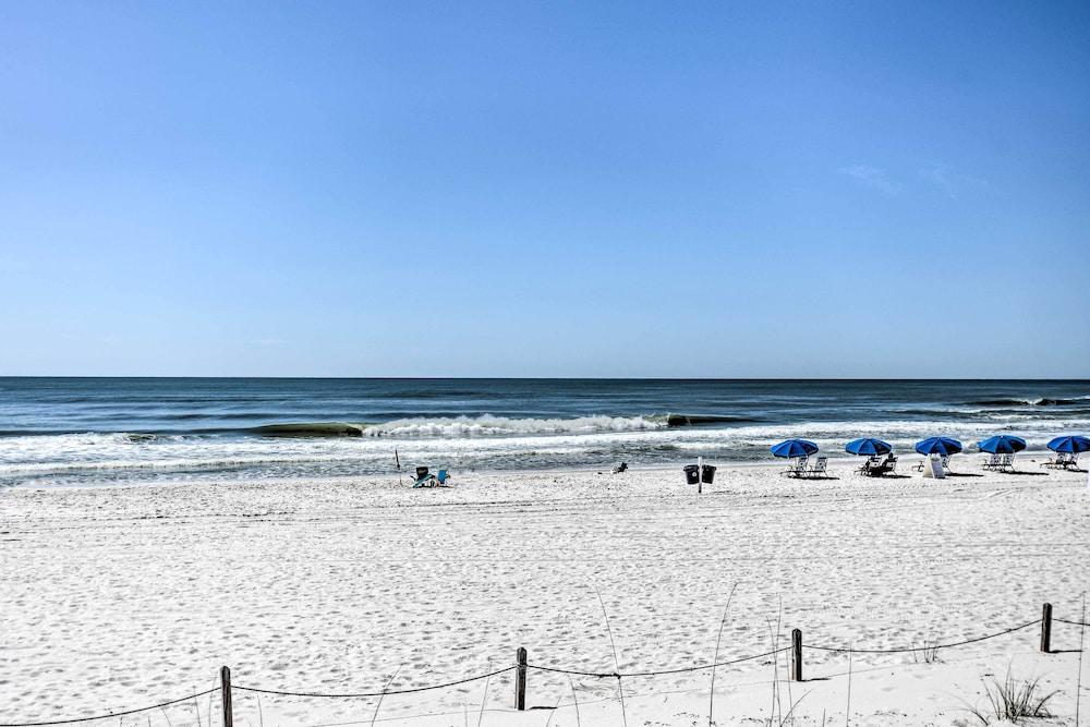 Chic Gulf Shores Condo w/ Pool & Beach Access
