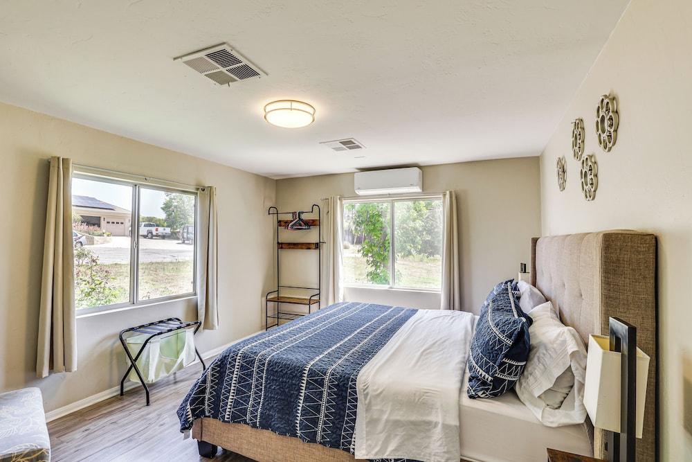 Escondido Vineyard Estate: Walk to Wineries!