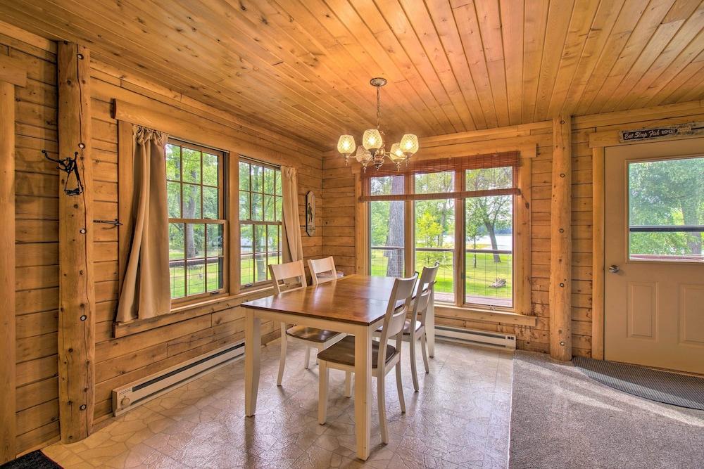 Cozy Riverfront Getaway: Fishing On-site!