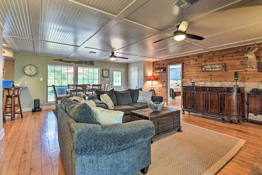 Bay Access & Dock: Riverfront Tivoli Escape