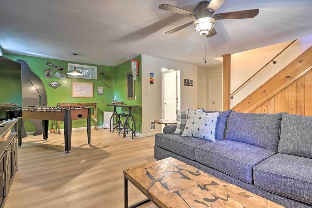 Game Room + Fire Pit: Weaverville Family Home!