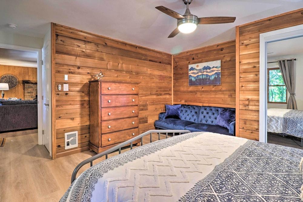 Game Room + Fire Pit: Weaverville Family Home!