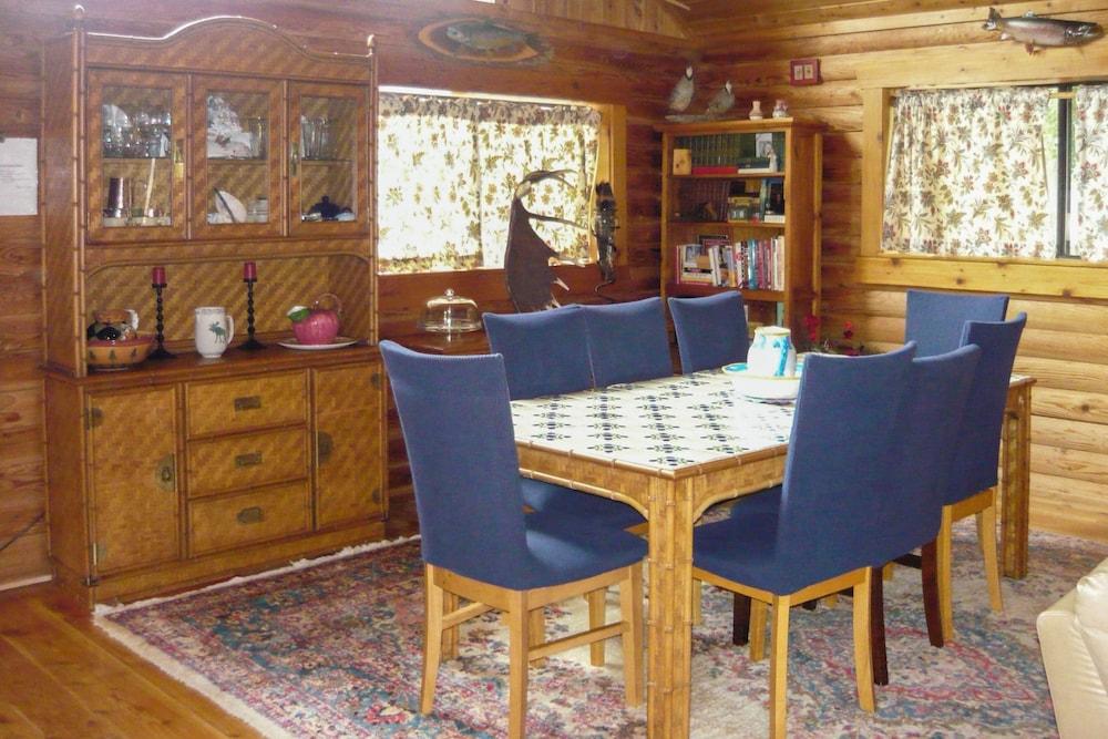 Cozy Immaculate Cabin - Peaceful Retreat!