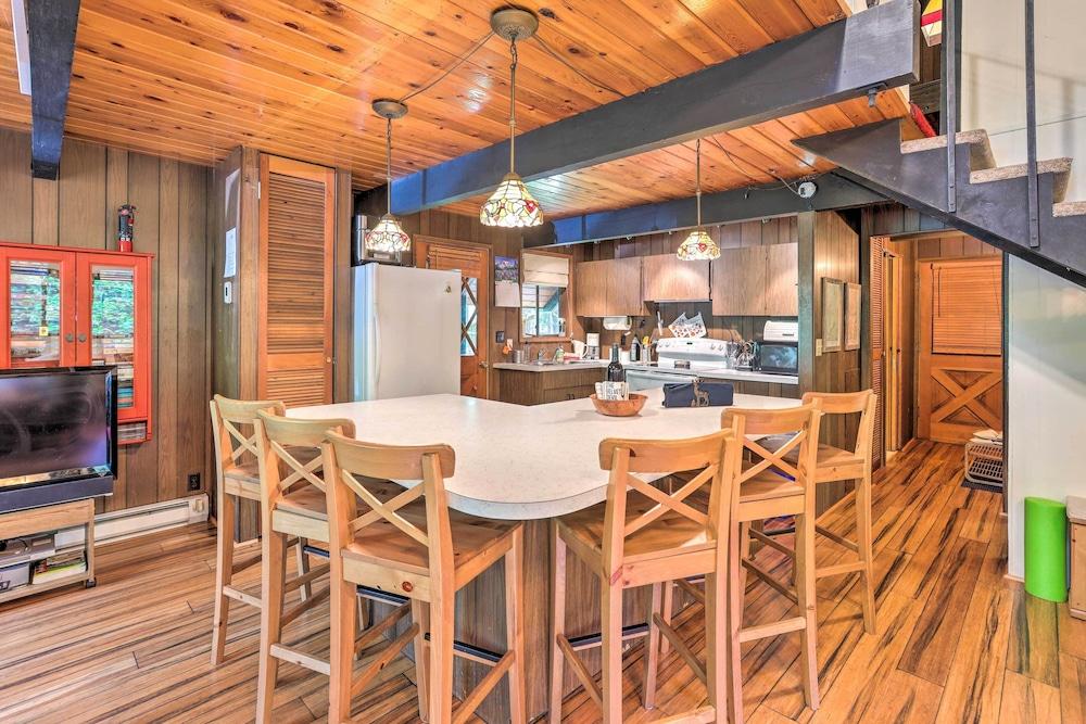 Peaceful Wooded Cabin By Mt. Baker Ski Area!