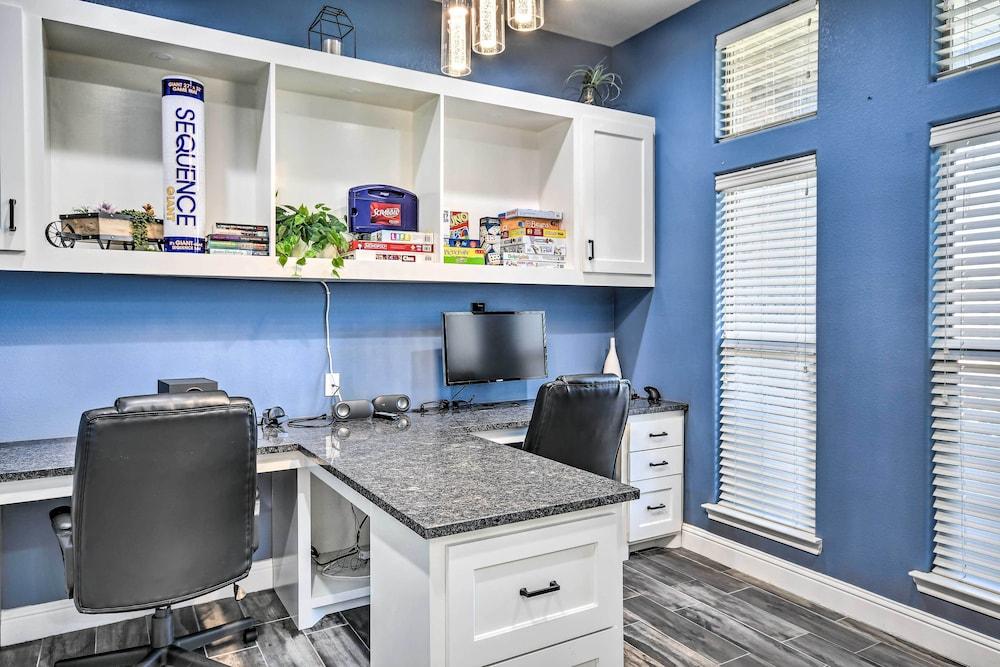 Modern Amarillo House w/ Fire Pit + Hot Tub!