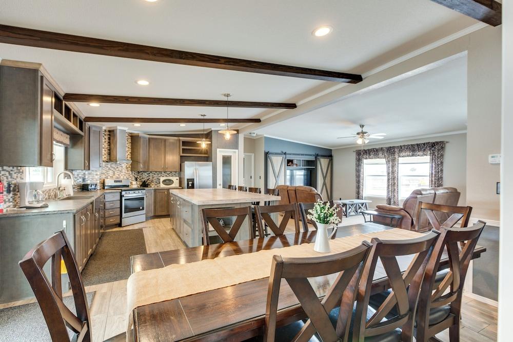 Spacious Tierra Amarilla Ranch House w/ Deck!