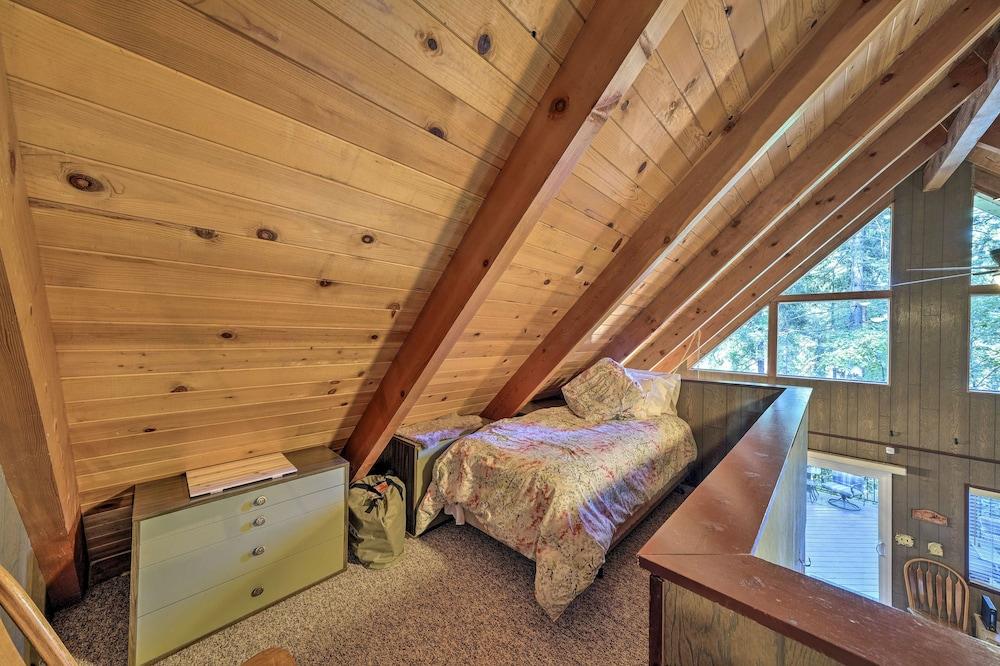 Twain Harte Mountain Cabin w/ Deck - 3 Mi to Dtwn