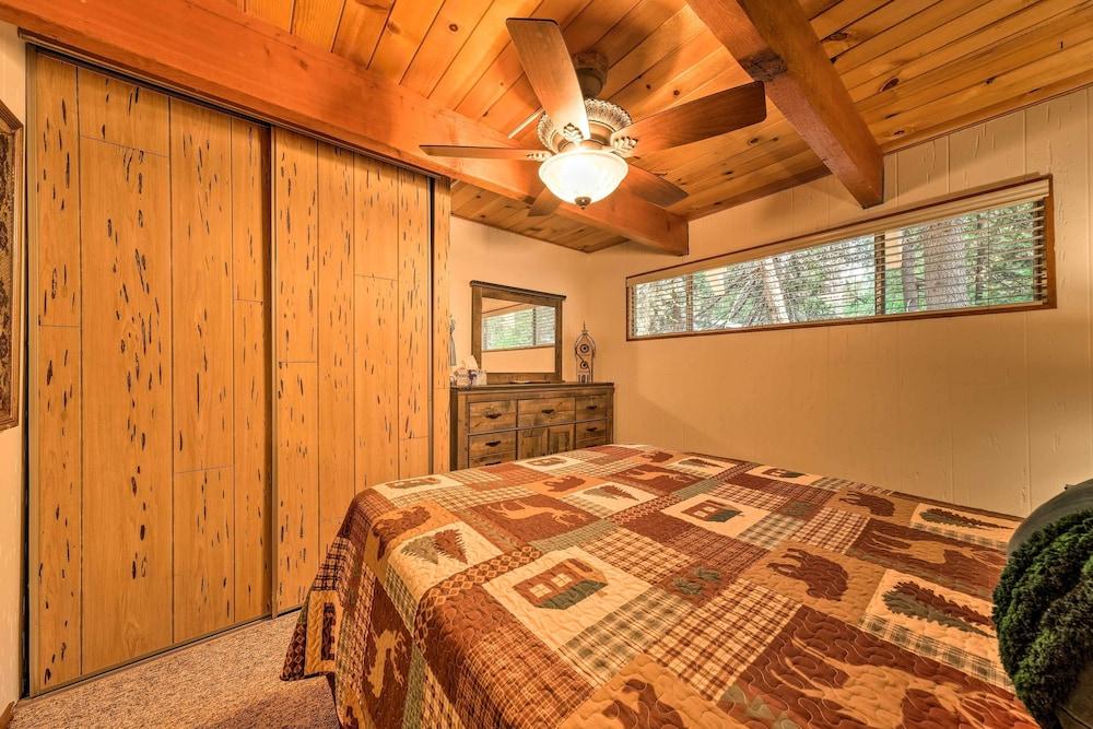 Twain Harte Mountain Cabin w/ Deck - 3 Mi to Dtwn