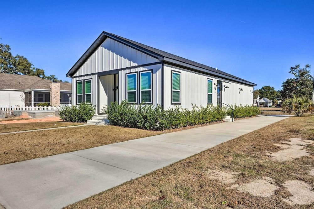 Spacious Gulfport Home - Walk to Beach!