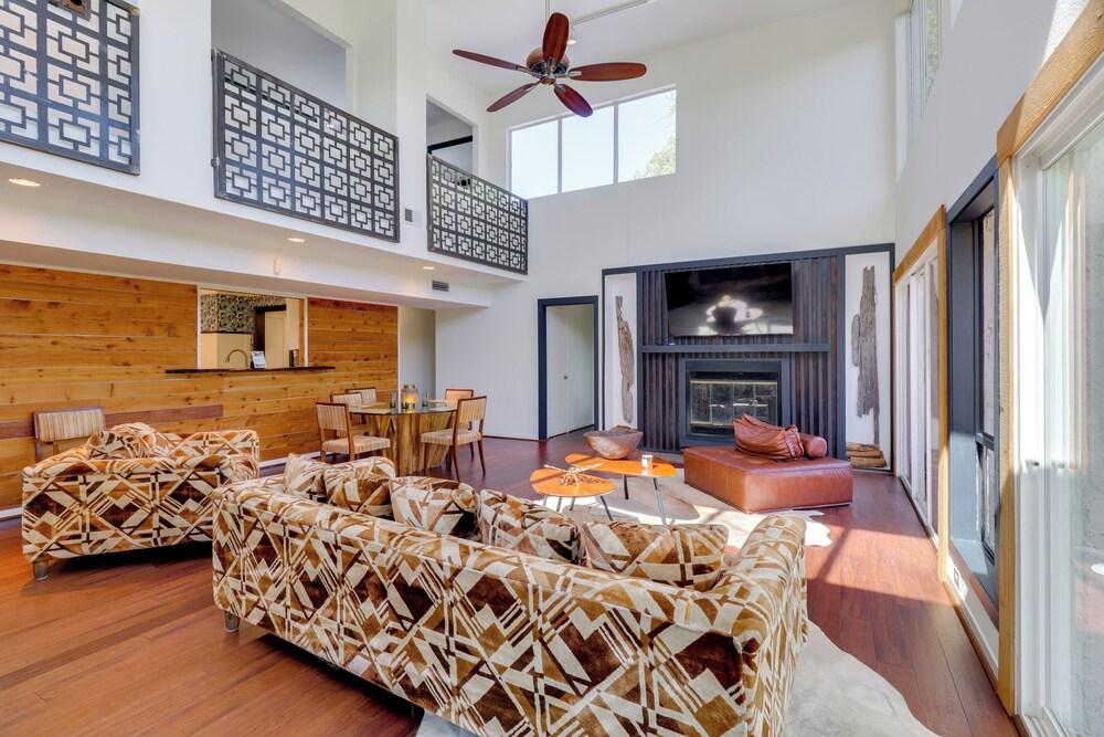 Waterfront Lake Travis Luxury Home w/ Large Deck!