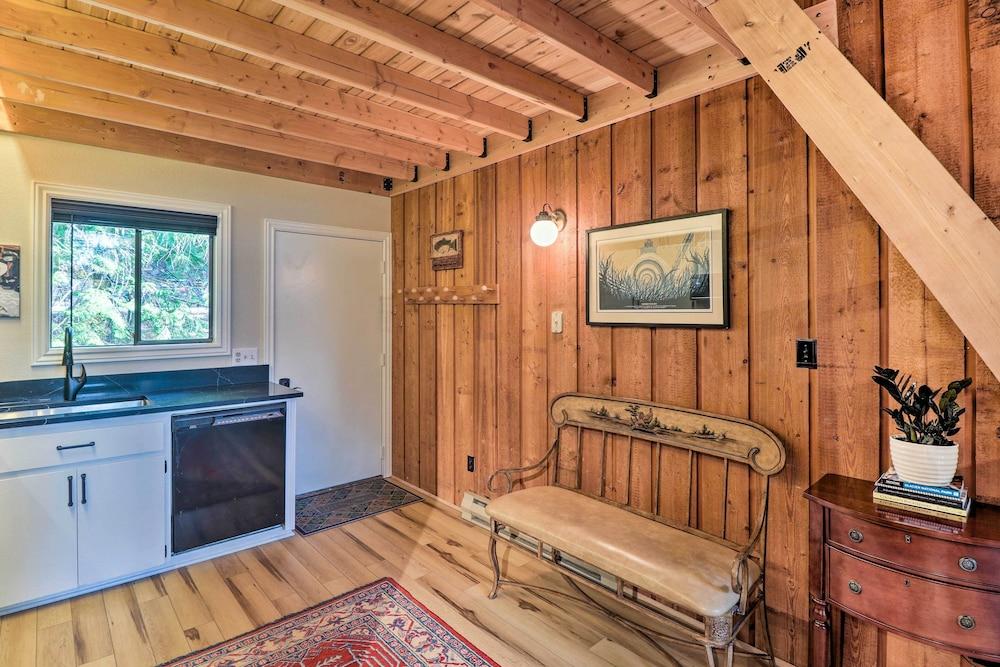 Whitefish Escape w/ Deck: 3 Mi to Ski Resort!