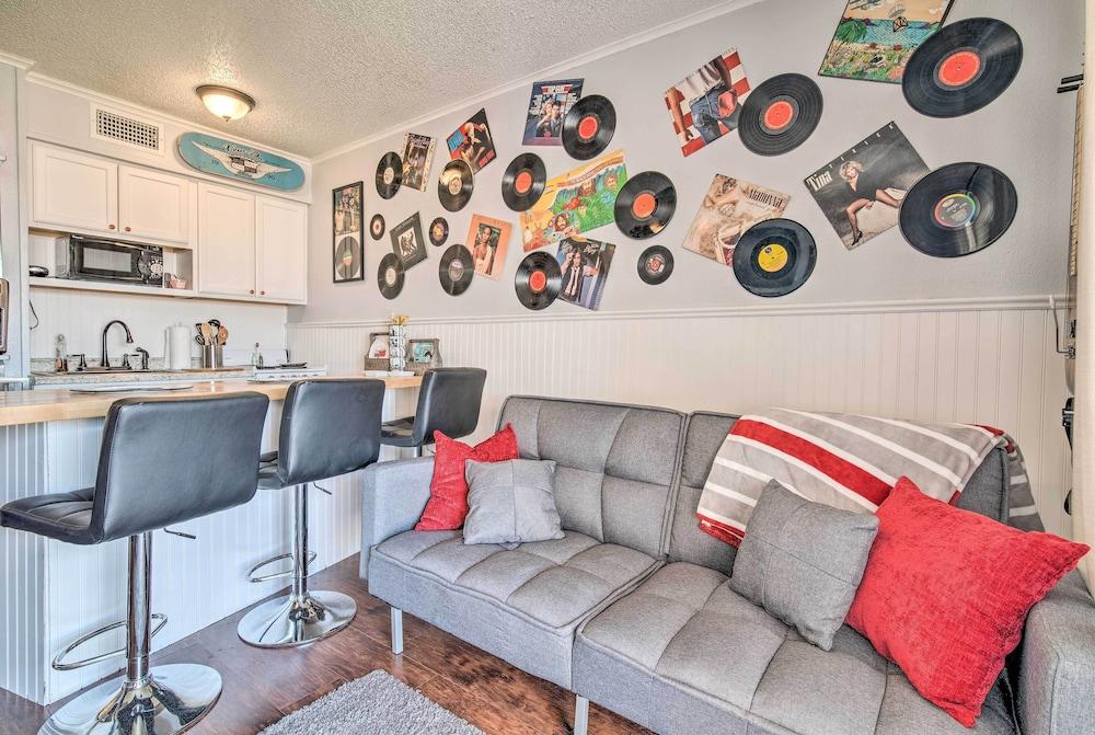 Beachfront Corpus Christi Condo w/ Arcade Room!