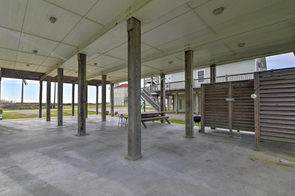 Ocean View & Grill: Crystal Beach Bungalow!