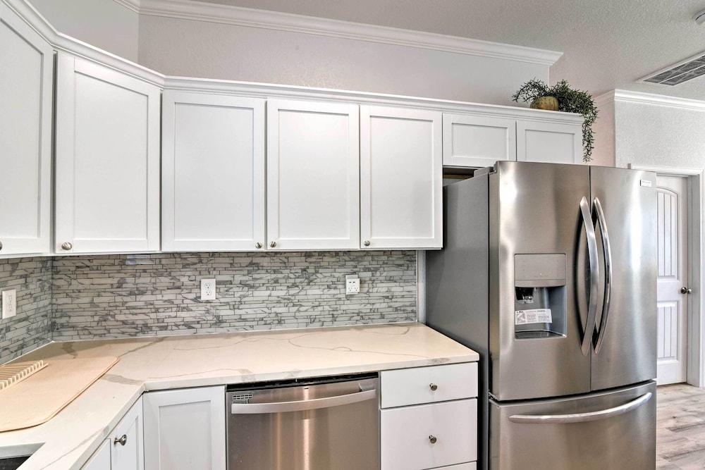 1 Min Walk to Beach: A Surfside Beach Favorite!