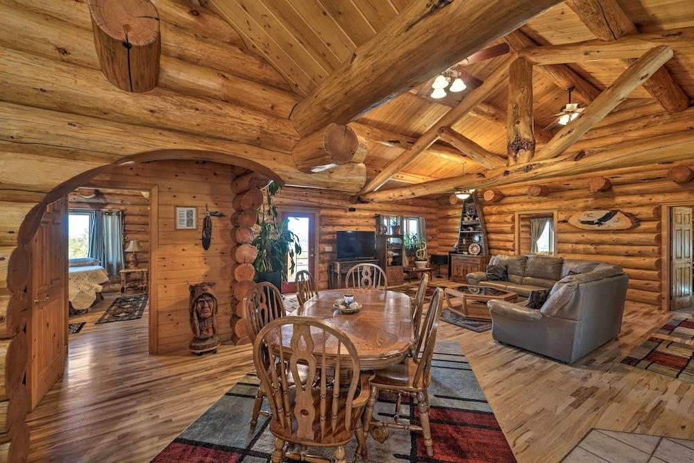 Exquisite Log Home With Lander Valley Views!