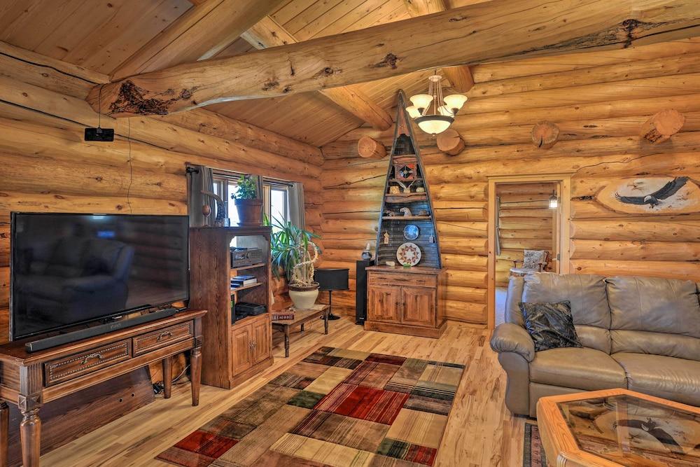 Exquisite Log Home With Lander Valley Views!