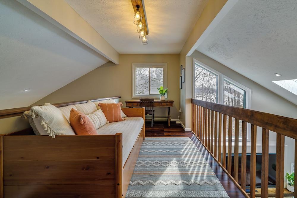 Lovely Poconos Cabin w/ Resort Amenities!