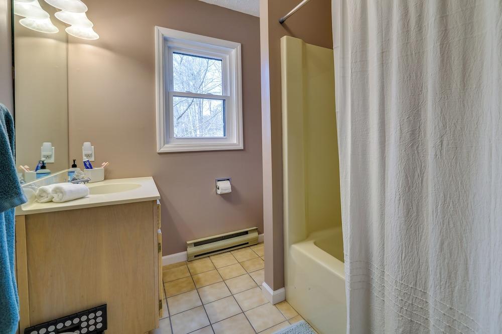 Lovely Poconos Cabin w/ Resort Amenities!