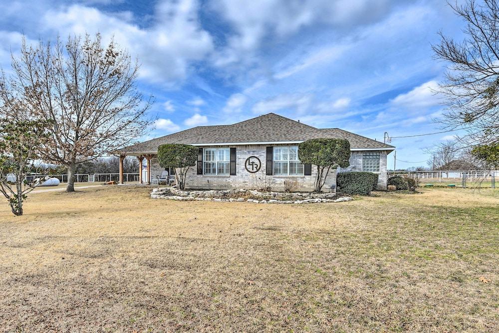 'leaping Toad Ranch' ~ 9 Mi to Lake Granbury!