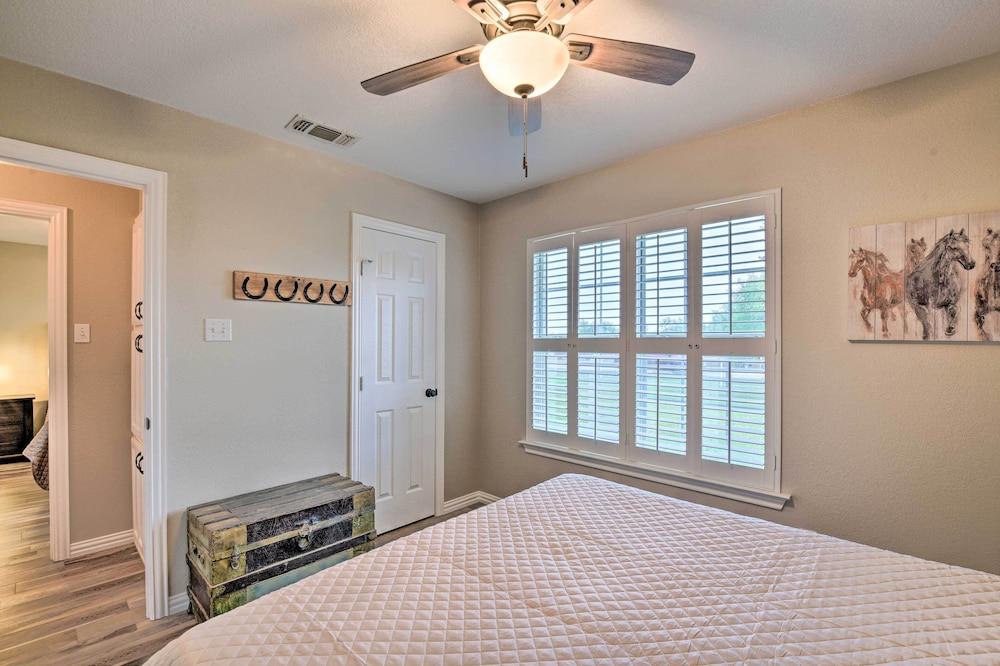 'leaping Toad Ranch' ~ 9 Mi to Lake Granbury!