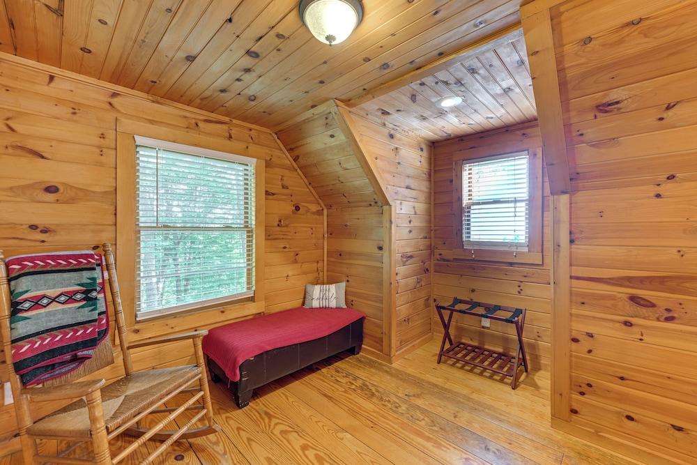 Pet-friendly Bryson City Cabin w/ Fire Pit + Deck!