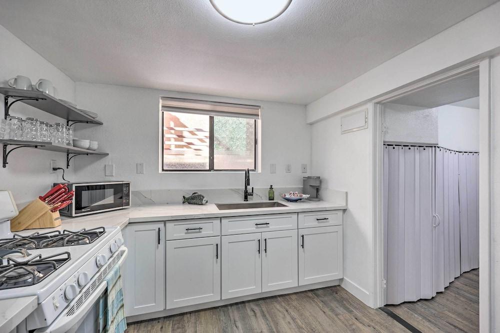 Oxnard Apartment < 1/2 Mi to Beaches!