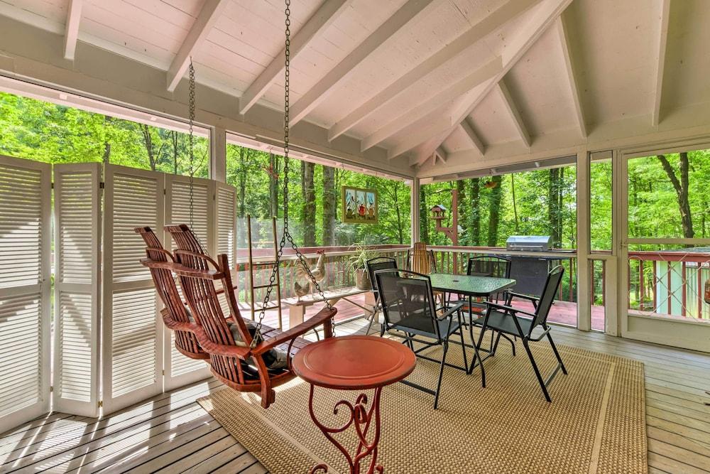 Smoky Mtn Cottage on Creek w/ Lanai & Forest Views