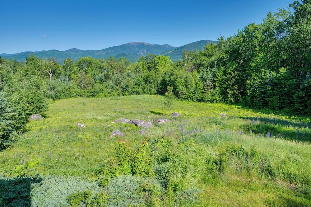 Architect-designed Franconia Home: Hot Tub & Views